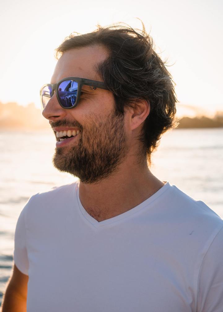 Sunglasses — profile cutout with fine edge detail. — original photo